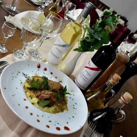 And Winery Lozar מלון